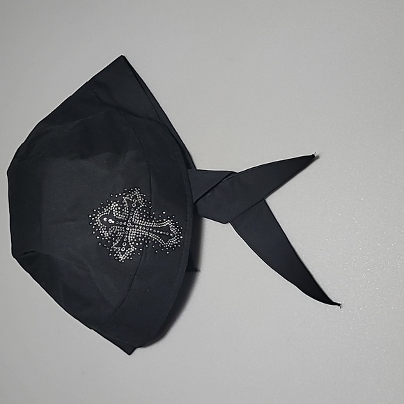 NWT Sparkling Earth Black Skull Cap With Glitter Cross - Picture 3 of 7
